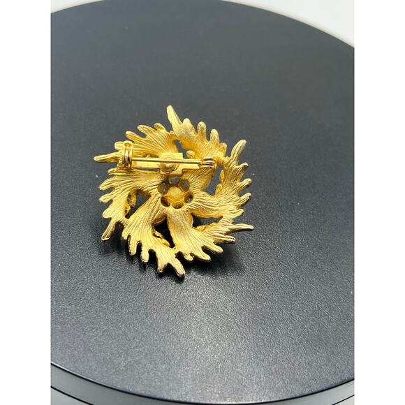 Vintage Unsigned Gold Tone Faux Pearl Cluster Wreath Brooch - Picture 6 of 7